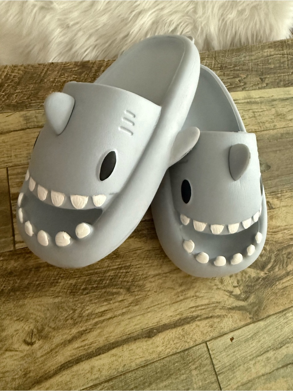 Shark Slip-On Slides in Light Gray size 38/39 or US Youth size 5/6